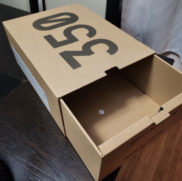 Yeezy Boost V2 - Picture 13 of 13